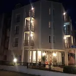 Avlu 4 Lägenhetshotell 4*
